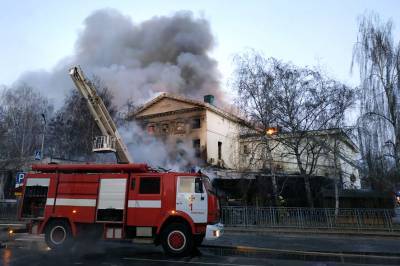 В Полтаве пожар охватил старинный дом дворянского собрания - news.bigmir.net - Полтавская обл. - Полтава