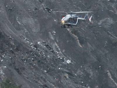 В французских Альпах потерпел крушение вертолет - lenta.ua - Франция