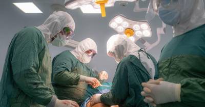Пластические хирурги назвали самые популярные операции среди мужчин - ren.tv - Москва - Россия