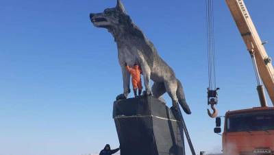 Шестиметровую скульптуру волка установили в Карагандинской области - informburo.kz - Карагандинская обл.