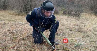 Обследовано 2 га, найдено 6 боеприпасов: пиротехники МЧС расчищают пригород Степанакерта - ru.armeniasputnik.am - Степанакерт