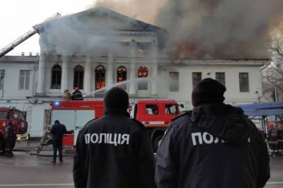 В горевшем историческом здании в Полтаве нашли труп мужчины: появились новые детали масштабного пожара - newsone.ua - Полтавская обл. - Полтава