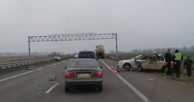 Сразу три автомобиля столкнулись на трассе Киев-Чоп - tsn.ua - Киев