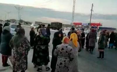 Жители одной их махаллей Бухарского района попытались перекрыть дорогу из-за проблем с газом. В "Худудгаз" объяснили причины снижения давления - podrobno.uz - Узбекистан - Ташкент