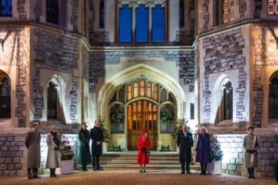 принц Уильям - Елизавета II - Кейт Миддлтон - королева Елизавета - Елизавета Королева - Королева Елизавета II своим нарядом затмила всех на встрече в Виндзорском замке (ФОТО) - enovosty.com - Англия