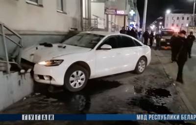 Видеофакт. Водитель «Ауди» сбил трех пешеходов в Могилеве - naviny.by
