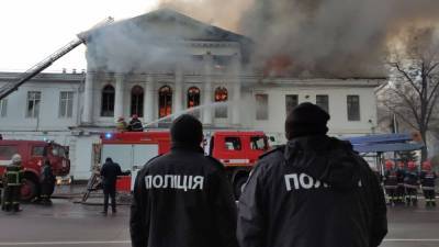 В центре Полтавы сгорело историческое здание, в огне погиб человек (видео) - vchaspik.ua - Украина - Полтава