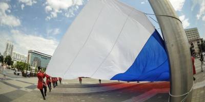 В Краснодаре в День России подняли триколор - ruposters.ru - Россия - Краснодар