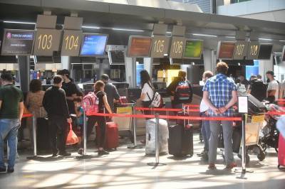 Свыше 40 рейсов отменили и задержали в аэропортах Москвы - vm.ru - Москва - Россия