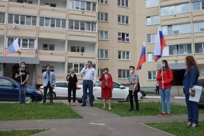 Акция «Поем двором», состоявшаяся в одном из микрорайонов Иванова в День России, прошла с нарушениями - mkivanovo.ru - Россия - Ивановская обл.