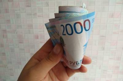 Названы отрасли, где в начале года платили самые высокие зарплаты - aif.ru