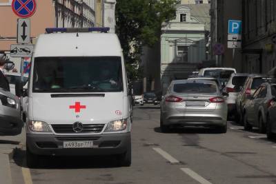 Мужчину с травмами госпитализировали из дома в центре Москвы - vm.ru - Москва