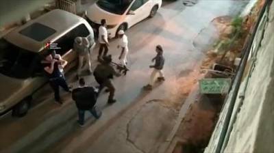 Видео: боец "Голани" спас палестинца от нападения учащихся йешивы в Хевроне - vesty.co.il