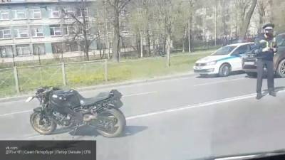 Мотоциклист протаранил автомобиль и скрылся с места аварии в Кузбассе - newinform.com - Кемеровская обл.