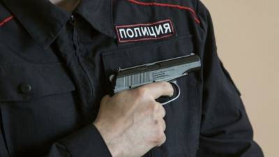 Момент, как полицейские застрелили напавшего на них с ножом мужчину, попал на видео - 5-tv.ru - Анапа