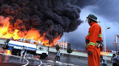 Стена огня и разбросанные машины: бензовоз в Китае взорвался на трассе, есть погибшие – видео - 24tv.ua - Китай - Китай - провинция Чжэцзян