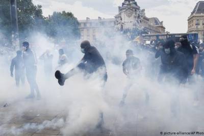 Во Франции и Великобритании произошли столкновения во время акций против расизма - unn.com.ua - Киев - Англия - Франция - Париж - Протесты