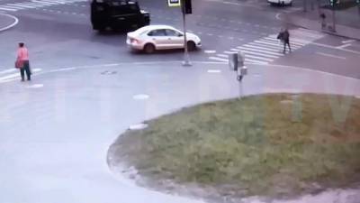 В Красносельском районе "Фольксваген" сбил велосипедиста - piter.tv - Петербург
