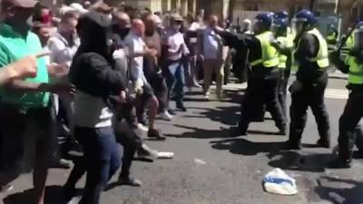 В Лондоне начались столкновения протестующих с полицией - piter.tv - Лондон - Сиэтл