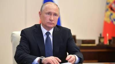Владимир Путин - Путин объяснил, почему пункты о пенсиях и МРОТ должны быть прописаны в конституции - riafan.ru - Москва - Россия