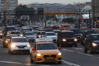 Количество машин на дорогах Москвы за неделю выросло на 270 тысяч - vm.ru - Москва