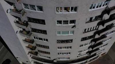 Напившаяся школьница выпала с шестого этажа на Товарищеском проспекте - piter.tv