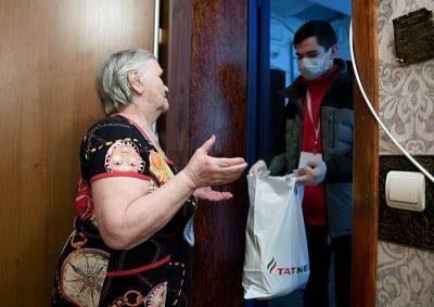 Депутат МГД: соцработники продолжат помогать остающимся дома пожилым москвичам - tvc.ru - Москва