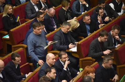 В Украине хотят урезать зарплаты нардепов и сократить их колличество до 50 человек: появился документ - politeka.net - Россия - Украина
