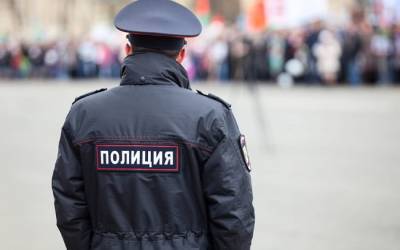 В Калуге полицейский наступил ногой на голову задержанному - 7info.ru
