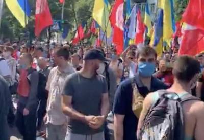 Анатолий Шария - Евгений Карась - В правительственном квартале проходят протесты (фото, видео) - facenews.ua