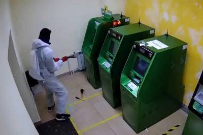 Татьяна Петрова - Двое мужчин пытались похитить 2,5 миллиона рублей из банкомата в Подмосковье - vm.ru - Россия - Московская обл.