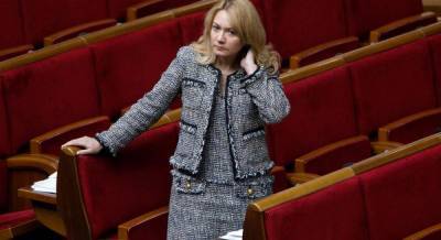 С аплодисментами и стоя: ВР досрочно прекратила полномочия нардепа Бельковой - unian.net