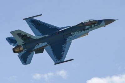 Необходимо для учений: F-16 ВВС США покрасили так же, как российский Су-57 - enovosty.com - США