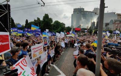 Петр Порошенко - Петра Порошенко - Под суд пришли около тысячи сторонников Порошенко - korrespondent.net - Украина - Киев