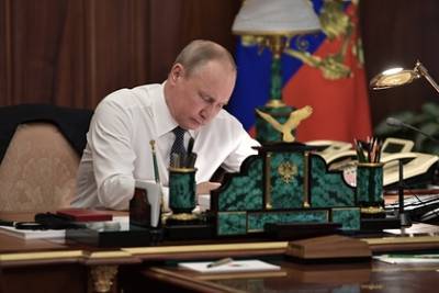 Владимир Путин - император Петр I (I) - Путин показал свой секретный кабинет в Кремле - lenta.ru - Россия