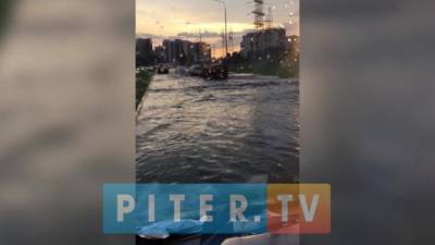 Очевидцы поделились кадрами потопа на проспекте Маршала Блюхера - piter.tv - Санкт-Петербург