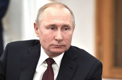 Владимир Путин - император Петр I (I) - Путин показал секретное помещение в своем кабинете - pnp.ru - Россия