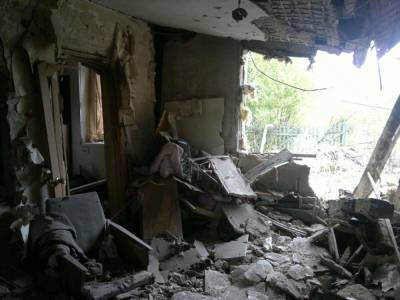 Один мирный житель погиб, двое ранены: Украинские каратели обстреляли Золотое-5 - news-front.info - ЛНР - населенный пункт Золотое-5