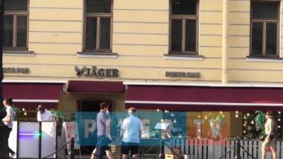 На веранде ресторана в центре города заметили отдыхающих - piter.tv - Санкт-Петербург