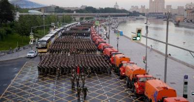 Движение ограничили в центре Москвы из-за репетиции Парада - m24.ru - Москва