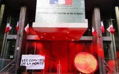 Во Франции протестующие залили Минздрав красной краской и вручили "Медаль презрения" - 24tv.ua - Белоруссия - Франция - Протесты