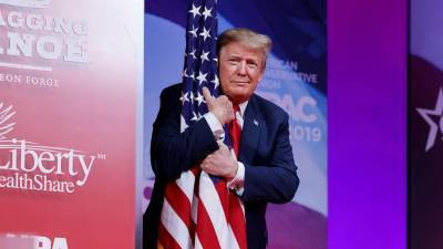 Дональд Трамп - Трамп предложил ввести тюремное заключение за сожжение флага США - gazeta.ru - США - штат Оклахома - Талс
