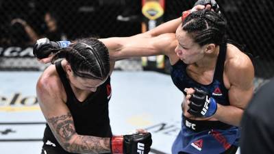 Александр Волков - Ракель Пеннингтон уверенно победила соперницу на турнире UFC - iz.ru - Россия - Израиль