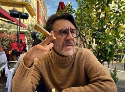 Сергей Шнуров - Шнуров высмеял звезд, агитирующих за поправки в Конституцию - bimru.ru