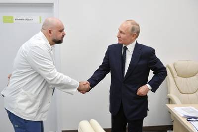 Владимир Путин - Денис Проценко - Путин присвоил главврачу больницы в Коммунарке звание Героя Труда - lenta.ru - Россия - Санкт-Петербург - округ Московский - Нижегородская обл. - Калининградская обл.