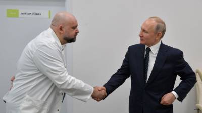 Владимир Путин - Марьяна Лысенко - Денис Проценко - Путин присвоил 5 врачам, в том числе Проценко, звание Героя труда - svoboda.org - Москва - Россия - Санкт-Петербург - Нижний Новгород - Калининград