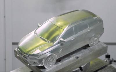 Модель универсала Lada Vesta SW Cross сделали на фрезерном станке - zr.ru - Тверь