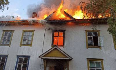 Появились фото с места пожара в Карелии, на котором сгорел двухэтажный дом - gubdaily.ru - Карелия - район Кемский