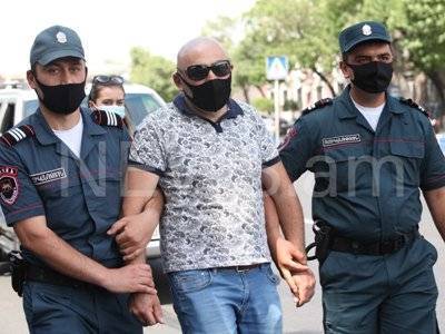 Гагик Царукян - Из парка близ здания суда подвергли приводу более пяти сторонников Гагика Царукяна - news.am - Армения