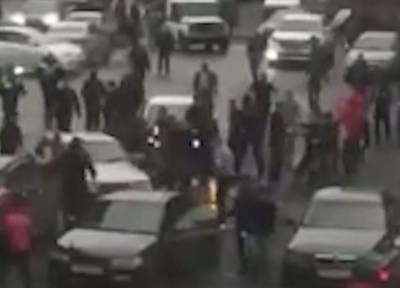 Азербайджанцы и дагестанцы устроили массовую драку в Норильске из-за девушки - bloknot.ru - Красноярский край - респ. Дагестан - Азербайджан - Норильск